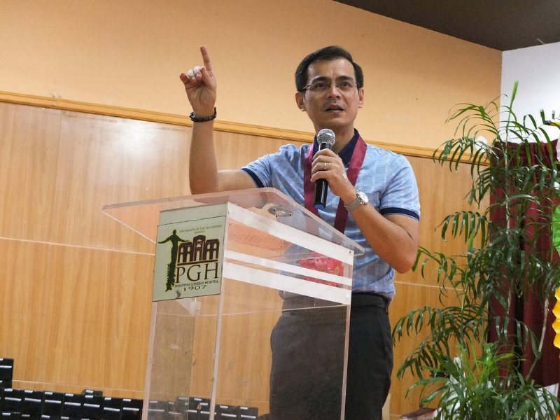 Mayor Isko speaking at hospital podium